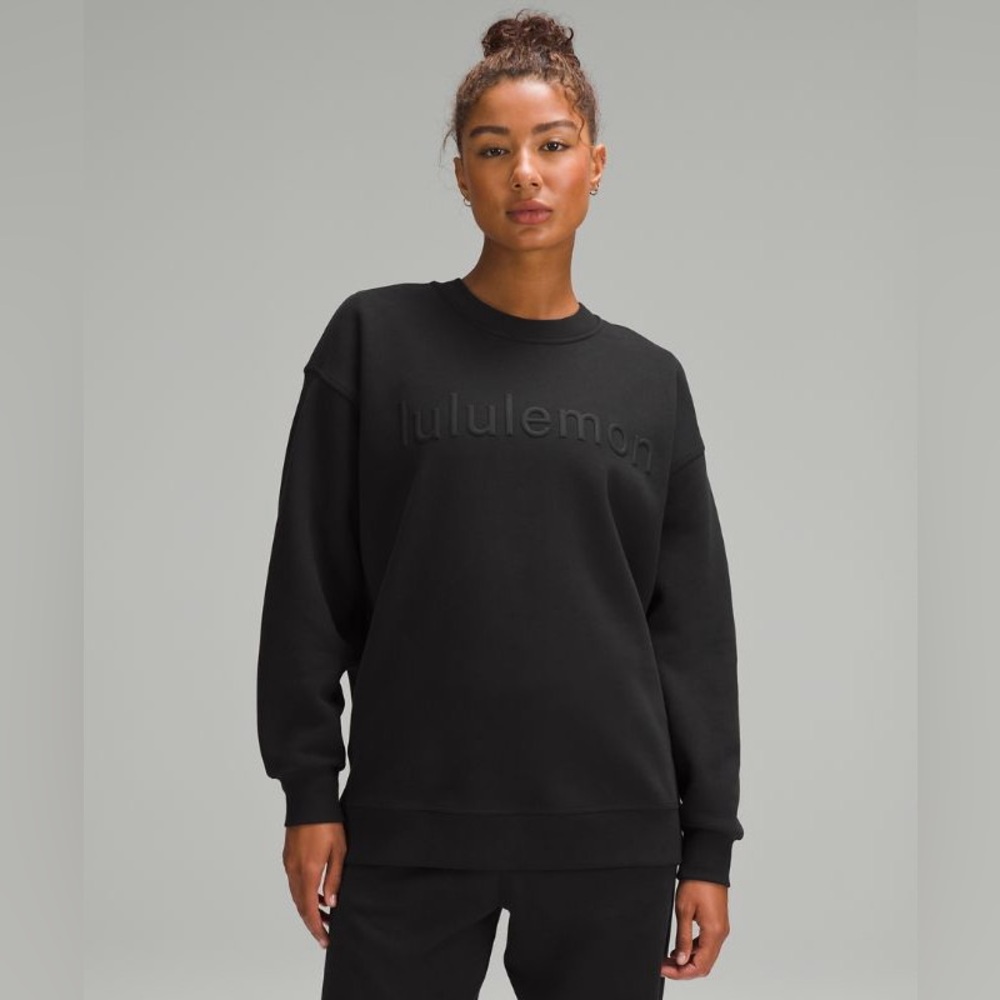 Perfectly oversized crew 🖤 *graphic